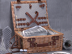 picnic basket 