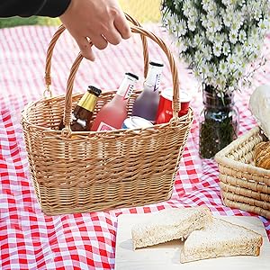 Wicker basket with handle