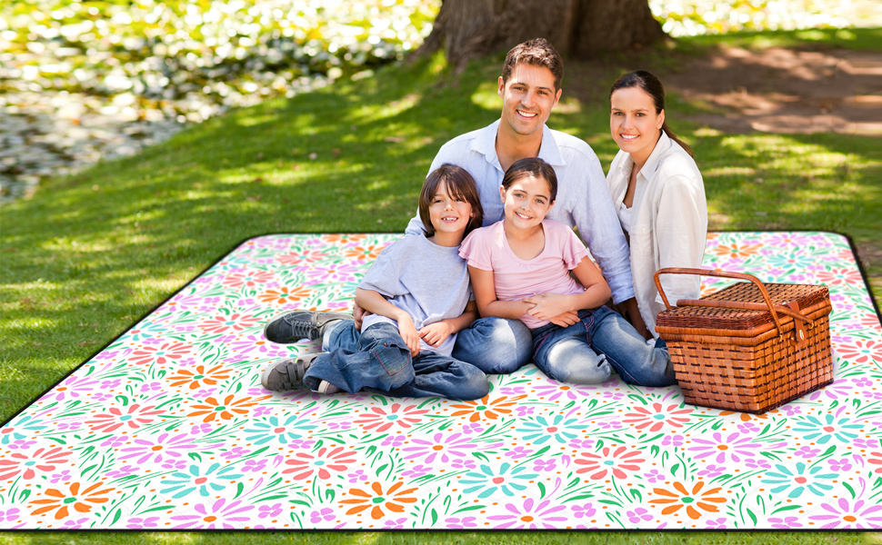 outdoor picnic blanket beach must haves
